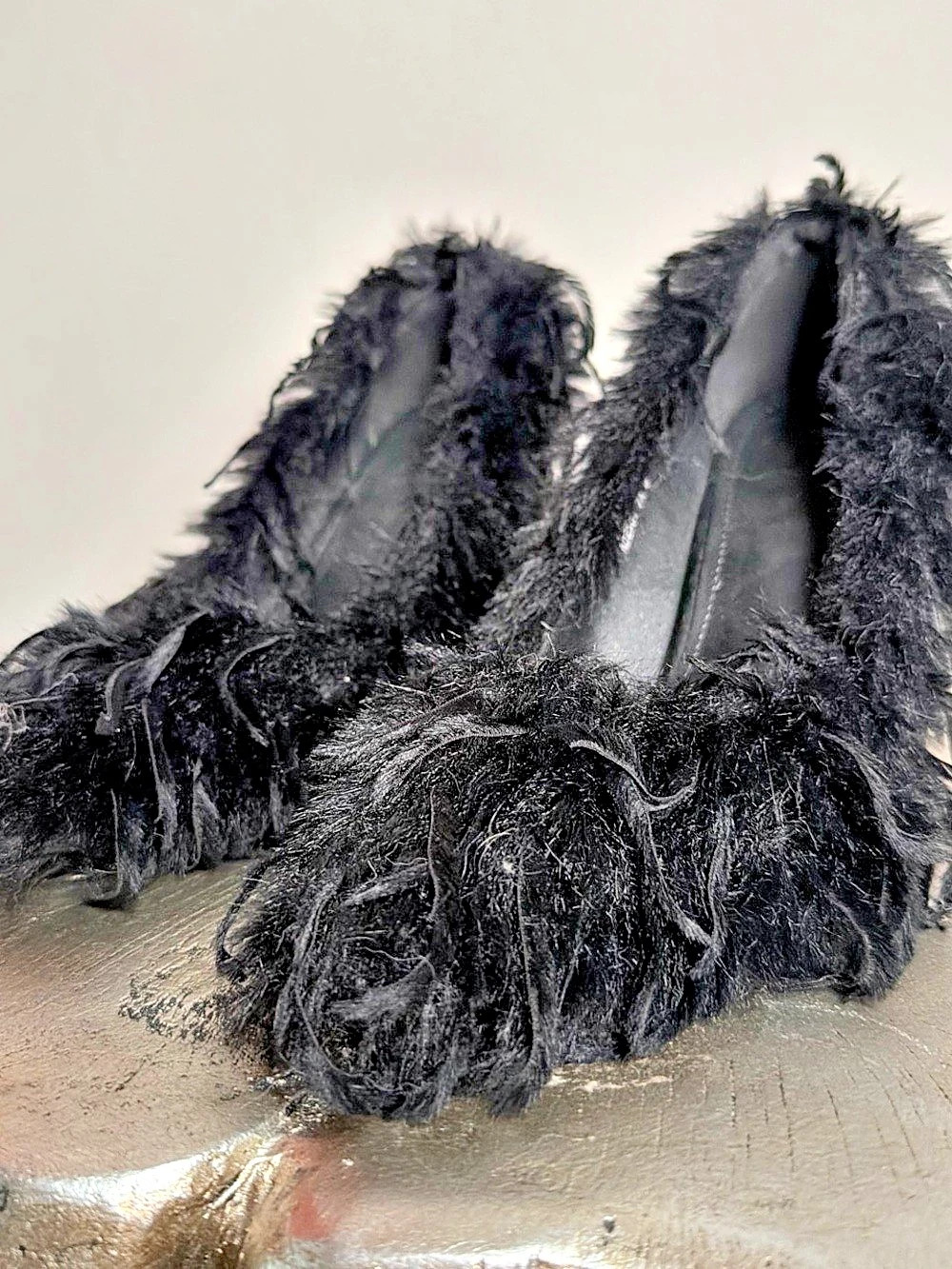 Azalea Wang Jameela Black Faux Fur Mules Like New